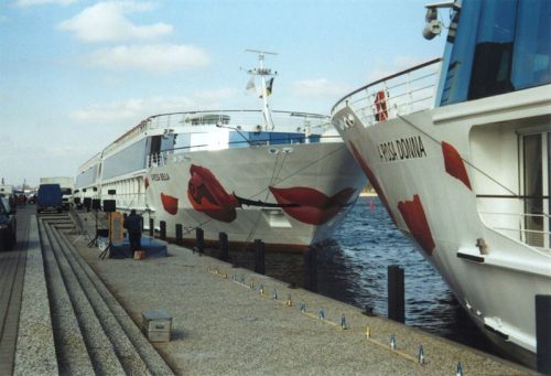 Doppeltaufe der A-ROSA BELLA und A-ROSA DONNA am 5.4.2002 im Rostocker Stadthafen. © Lothar Lentz / A-ROSA