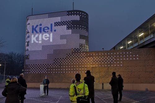 LED-Fassade der Landstromanlage / © Port of Kiel